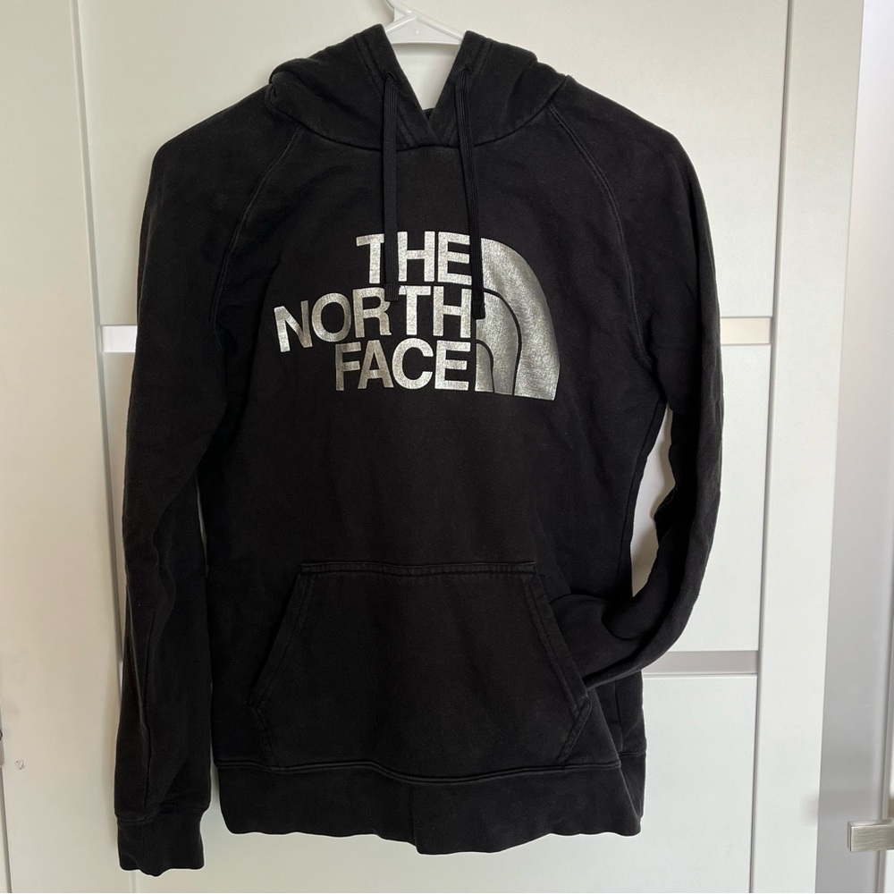 The North Face Women's Black Pullover Hooded Sweatshirt Silver Logo Size M EUC